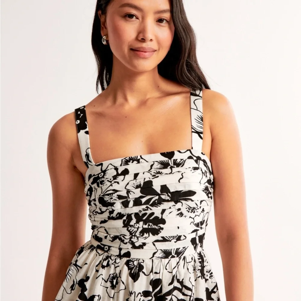 Abercrombie & Fitch Black and White Floral Maxi Dress